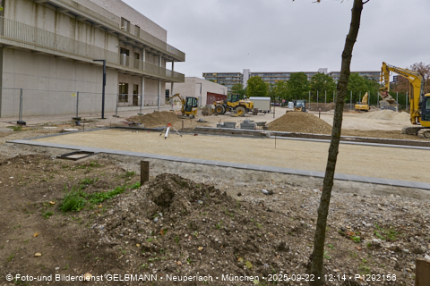 Campus Karl-Marx-Ring_Sportplatz_an_der_neuen_Grundschule_in_Neupelrach_P1292156.jpg